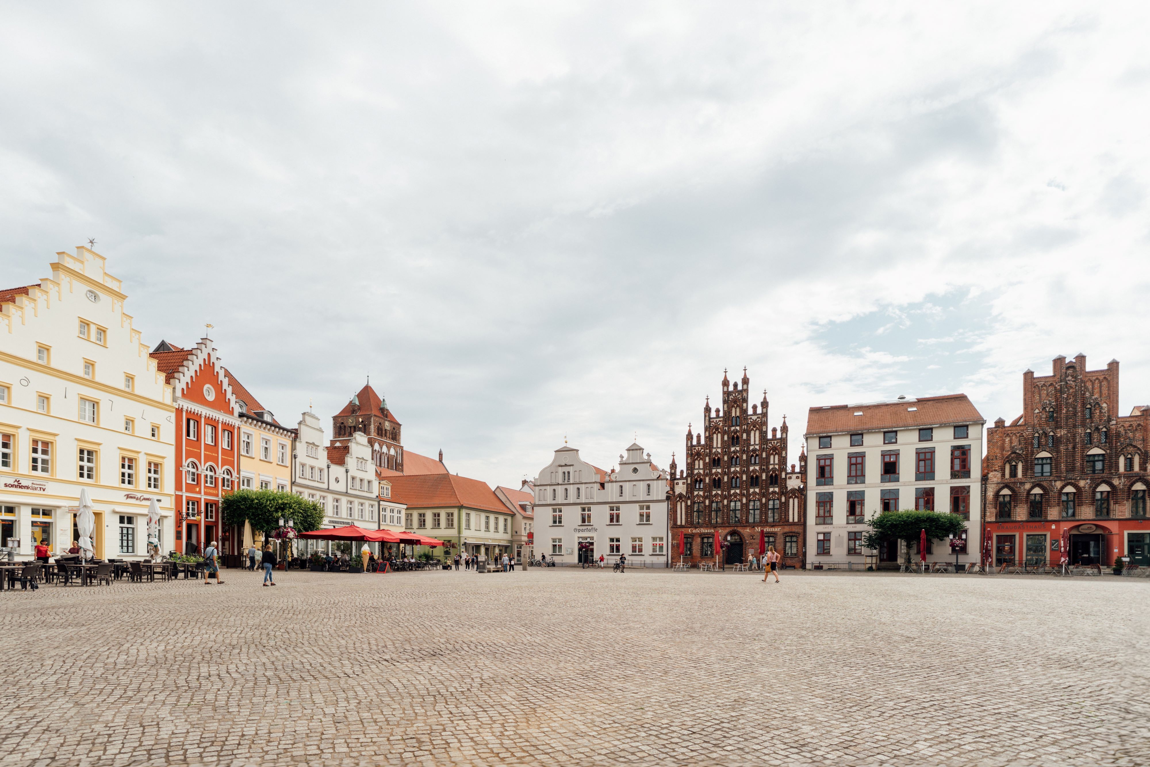 Typische Häuser alter Hansestädte um den Marktplatz in Greifswald
